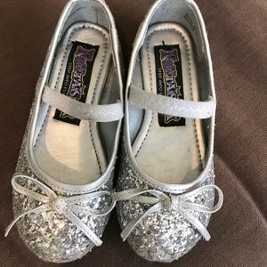 EUC Girls silver sparkle shoes size 10